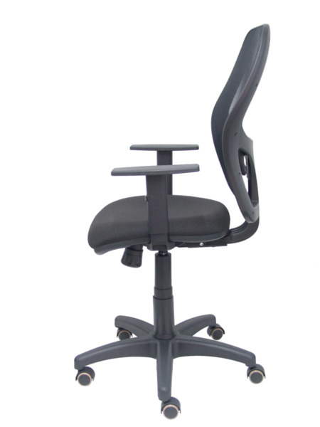 Silla de oficina Alocén malla negra asiento bali negro brazos regulables ruedas de parqué (4)