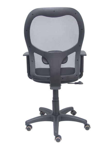 Silla de oficina Alocén malla negra asiento bali negro brazos regulables ruedas de parqué (6)