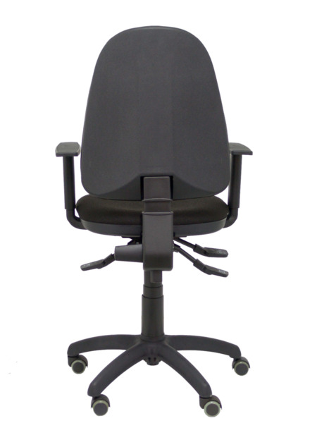 Silla de oficina Ayna S bali negro con brazos regulables y ruedas de parqué (6)