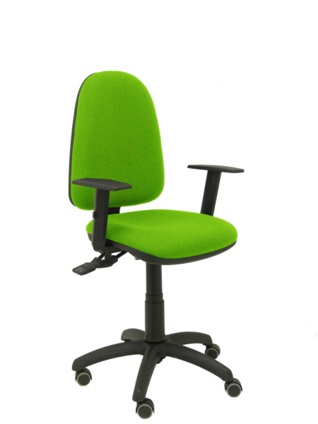 Silla de oficina Ayna S bali verde pistacho con brazos ajustables y ruedas de parquet (1)
